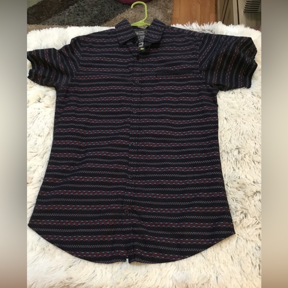 Broken Threads short sleeve button down shirt Men’s size small - Picture 2 of 9